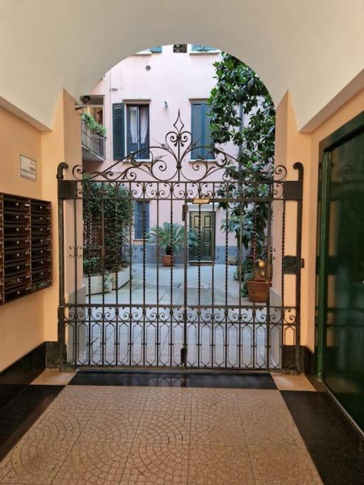 Cozy Flat Mins Walk To Navigli And Metro Porta Genova Milão Exterior foto